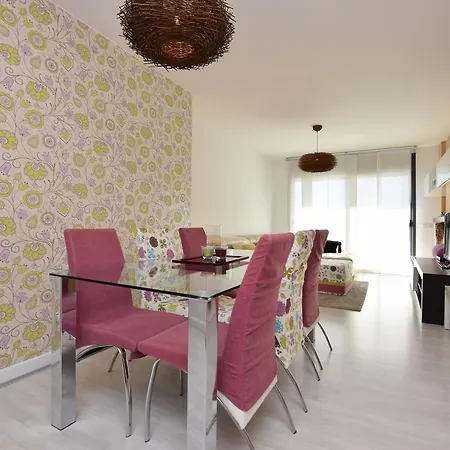 Апартаменти Homeholidaysrentals Rieral